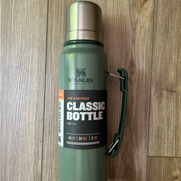 Stanley | 1 Liter Classic Vacuum Bottle - Picture 9 of 14